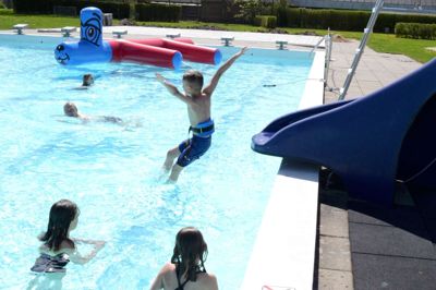 Friluftsbadet i Bording lægger atter bassin til alkoholfri disko-aften i forbindelse med byfesten.