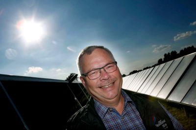 Fra solvarmeanlæggets indvielse, med formand Bjarne Andersen. ?Foto: Henrik Ole Jensen
