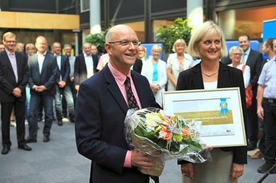Sådan så det ud, da borgmester Carsten Kissmeyer (V) sidste år modtog prisen som årets bedste erhvervskommune af Dansk Industri. Igen i år topper Ikast-Brande listen.?Foto: Jens Anton Nordestgaard