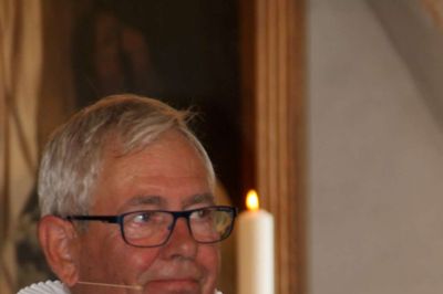 Tidligere provst og sognepræst Børge Terp skal sammen med den pensionerede sognepræst Poul Viller sikre ro i de to kriseramte sogne i Ejstrupholm og Gludsted. Børge Terp var præst i Ejstrupholm gennem 39 år. Foto: Privatfoto