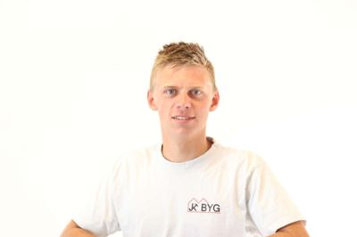 21-årige Jesper H. Kristensen indledte året med at etablere sig som selvstændig tømrer og er dermed både en af Ikast-Brande Kommunes nyeste og yngste iværksættere.