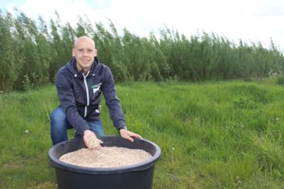 Jesper Feldbak arbejder i det daglige som produktchef hos Hummel, men udvikler ved siden af en ny type strøelse for heste. ?Privatfoto