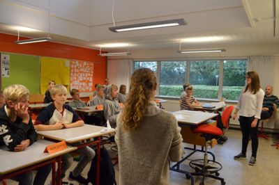 Kræftens Bekæmpelse har i øjeblikket rejsehold rundt på landets skoler for at fortælle de unge om rygning, og dens skadelige virkninger. Her besøger Majse og Anne Sophie 7. I fra Nordre Skole. ?Foto: Flemming Thulstrup
