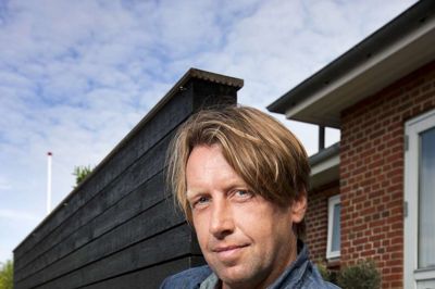 DR-journalisten Anders Agger fortæller historier "Indefra", når han besøger RemisenBrande d. 24. februar.