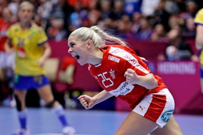 FCM-spilleren Trine Østergaard jubler over et af sine tre mål mod Sverige. Polfoto