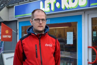 Claus Estrups drøm om at være selvstændig købmand blev aldrig rigtig forløst. Nu er det i første omgang slut. Lukningen af fængslet Kærshovedgård betyder, at Isenvad Købmandsgård mister omkring 40 procent af omsætningen. Foto: Kim krasuld