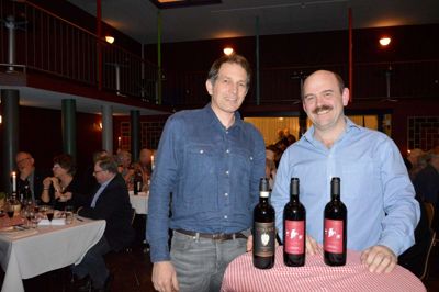 Lorenzen (tv) og Bent Hargaard - vinavleren fra Toscana og vinmanden fra Thy, der har udviklet et varmt venskab, underholdt.