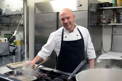 Rene Junior Andersen er ny køkkenchef på Hotel Medi der har mange års erfaring i at skabe den perfekte ramme for en af Livets fester ?foto laila Kempel