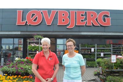Købmand Kirsten Rasmussen fra Løvbjerg og apoteker Karen Marie Østergaard har nu indledt et samarbejde. ?Foto: Flemming Thulstrup