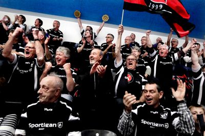 Håndboldfanklubben i Ikast er fortsat med på sidelinjen, men får som håndboldkvinderne også nyt navn efter sommerferien ?foto Henrik Ole Jensen