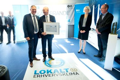 Der er et hjertelig og godt samarbejde mellem erhvervsvirksomhederne og administrationen i Ikast-Brande. Ingen er i tvivl, hvis man ser borgmester Carsten Kissmeyer og CEO hos KK Windsolution Tommy G. Jespersen ?foto Tom Laursen