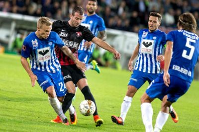 Rafael van der Vaart fik sin første start for FC Midtjylland i fredagens dyst mod Esbjerg. Foto: Tom Laursen