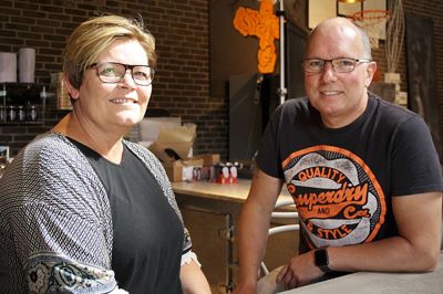 Indehaverne af Bandage og Cazana, Anette Wendt og Torben Andresen, oplever stor efterspørgsel på interiør i fiberbeton, der har en meget lang og vedligeholdelsesfri levetid. ?Foto: Kim Kristensen