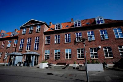 Vestre Skole i Ikast, som står til at lukke, kan komme til at huse en ny politiskole, alt efter hvad justitsministeriet beslutter. Foto: Henrik Ole Jensen