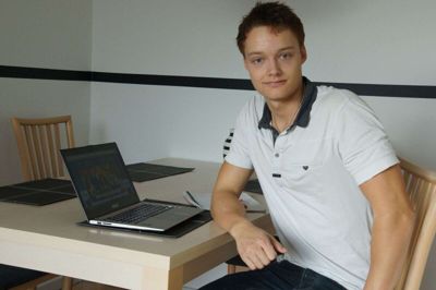 Stefan Kjeldsen har startet internetportalen OneStudent.dk, hvor studerende kan hjælpe andre unge i deres studievalg ved at bedømme deres egen skole.