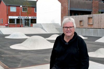 Annie Bech Nielsen havde i starten af byfornyelsesprojektet ingen tilknytning til foreningerne i Bording. I dag er hun valgt ind i lokalrådet og glæder sig over, at byen har fået energien tilbage ?foto laila kempel