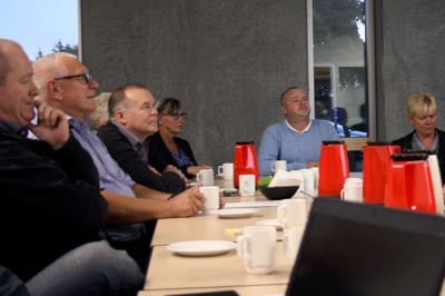 15 personer mødte op for at diskutere visioner med Dansk Folkeparti i Ikast-Brande.