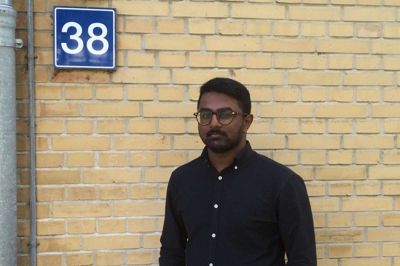I nogle af feriedagene i skolernes efterårsferie vil Aswin Sivakumar være legeonkel for alle kvarterets børn på Stadion Allé. ?Privatfoto