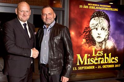 Georg Sørensen (t.v.) og musicalstjernen Jesper Lundgaard glæder sig til jubilæumsforestillingen Les Misérables. ?Foto: Tony Brøchner