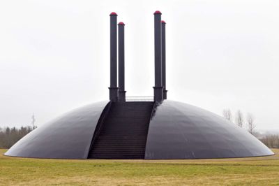En ung mand mistede livet, da han løb om kap med vennerne op ad skulpturen Elia ved Herning. Polfoto/Gregers Tycho