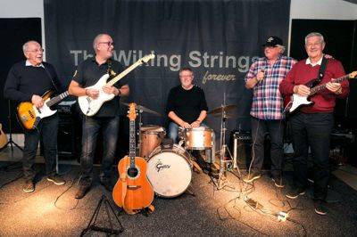 The Wiking Strings fra Ikast har fejret deres 50-årsjubilæum siden deres første koncert og mødes fortsat i øvelokalet og giver fortsat et par koncerter i løbet af et år. ?Foto Tom Laursen