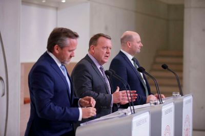 Anders Samuelsen (LA), Lars Løkke Rasmussen (V) og Søren Pape Poulsen (K) til søndagens pressemøde på Marienborg om det nye regeringsgrundlag. Foto: Jens Dresling/POLFOTO