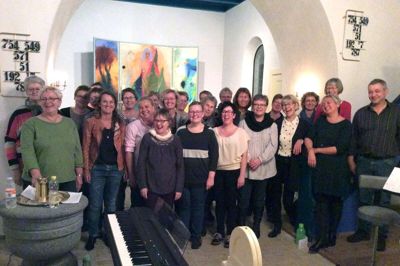 Koret øver sig i Faurholt Kirke ?Privatfoto