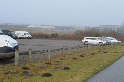 Således tager pendlerpladsen sig ud i dag, men det vil formentlig ændre sig, hvis Ikast-Brandee Kommune får den overdraget af Vejdirektoratet. ?Foto: Flemming Thulstrup