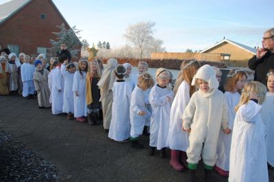 Der gøres klar til krybbespil i Bording kirke ?foto privat