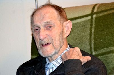 Arne Rasmussen nyder stadig at kunne bo i eget hjem i Ikast. I dag fylder han 90 år ?foto Laila Kempel