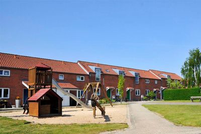 Svaneparken i Ikast. I én af lejligheder blev et kærestepar sidste år angivelig opsøgt af to mænd. Ifølge et vidneudsagn skulle den ene af de to mænd have slået den mandlige beboer i lejligheden omkuld, hvorefter han gik ind i boligen og tog kvælertag på kvinden. Foto: Privatfoto