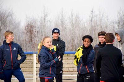 Farlige Frank og eleverne igang med vintertræning på fodboldbanen?foto ole jeppesen