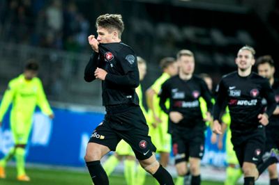 Mikkel Duelund scorede til 3-1, da FC Midtjylland sidste sæson rullede henover Esbjerg med hele 5-1 på MCH Arena. Giv dit bud på, hvordan det går denne gang på aoh.dk/resultatet. Foto: Tom Laursen