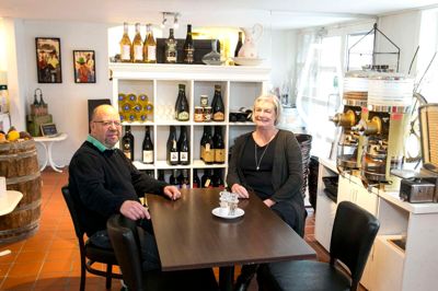 Værtsparret Ulla og Henrik Rasmussen har fået tilrettelagt det sådan, at de har tid til at holde en pause engang imellem. ?Foto: Tom Lauursen