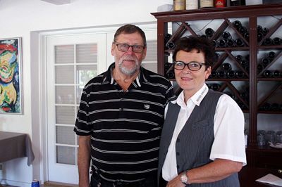 Ægteparret Marianne og Arne Andersen, der driver Hotel Dalgas, mener, at Annette Mosegaard (K) taler mod bedre vidende, når hun påstår, at Brande mangler muligheder for overnatning. ?Foto: Kim Kristensen