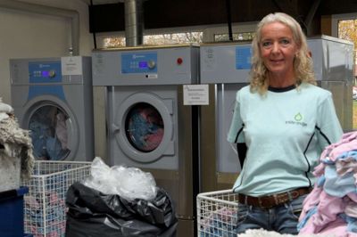 Birgit Andersen var en af de første borgere, der begyndte i træningscentret. Efter et par måneders arbejde i centret og et praktikforløb har hun pr. 1. januar fået fast arbejde på helt normale vilkår i Elite Miljø ?foto privat