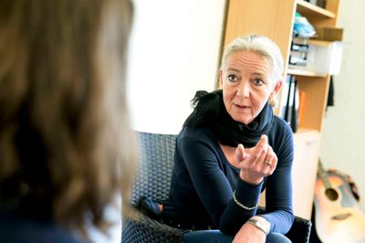 Alkoholbehandlingen startede for Birgit Andersen med en lang samtale. ?Foto: Tom Laursen