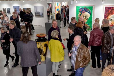 Der var stor købelyst til Art Herning, og de mere end 8.600 besøgende skabte travlhed for de 39 gallerister. ?Foto: Tony Brøchner/MCH