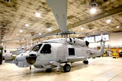 Flyvevåbnet tager frem mod 2018 denne type helikopter i brug. Det er en Sikorsky Seahawk, der skal bruges både nationalt og internationalt. Den er udstillet til åbent hus i Midtjyllands Lufthavn 5. februar.?Foto: Henrik Ole Jensen