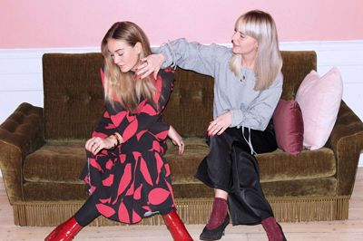 Emma Lohmann til venstre og Anne Louise Faurholt til højre ses her i Résumé's kreationer, som præsenteres i disse dage på CIFF i Bella Centret ?Privatfoto