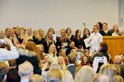 Glade smil ved dimissionsfesten fredag ?Foto: Jens Anton Nordestgaard