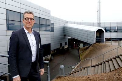 Lufthavnschef Frans Bjørn-Thygesen viser rundt på Midtjyllands Lufthavn. Foto: Henrik Ole Jensen
