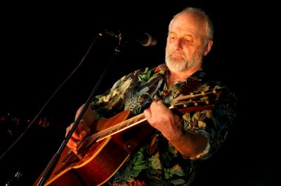 Aftens »dessert« var en times koncert med den nordjyske troubadour Allan Olsen, der som bekendt jo »lå som sergent i Herning« ?foto Henrik Ole Jensen