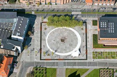 Ikast-Brande er røget op af listen over kommuner, danskerne gerne vil bo i. Her et luftfoto af Torvet i Ikast. ?Foto: Ministeriet for By, Bolig og Landdistriktet