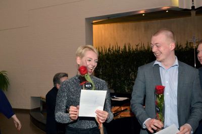 Brede smil og store øjne fra talentkonkurrencens vindere Amanda Loft Sandegaard og Mikkel Baungaard Thomsen. ?Foto: Steen Hebsgaard