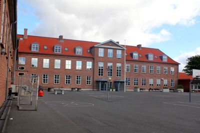 Vestre Skole i Ikast kan lynhurtigt tømmes, så håndværkerne og lidt efter politiaspiranterne kan komme ind. Foto: Christian Sjurman