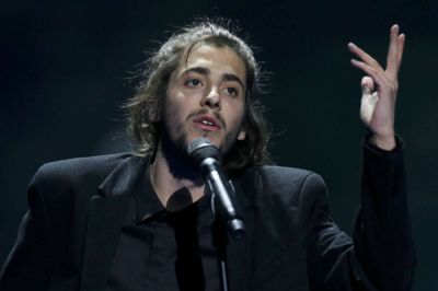 Salvador Sobral fra Portugal vinder det internationale melodigrandprix 2017 med sangen »Amar pelos dois« Det er første gang, at Portugal vinder den store sangkonkurrence. /ritzau/AP/Efrem Lukatsky