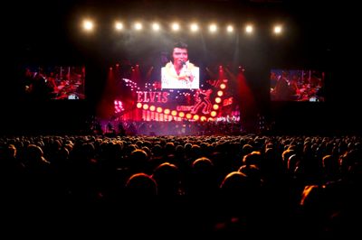 Elvis-koncert i Jyske Bank Boxen foran 7000 tilskuere. Foto: Henrik Ole Jensen