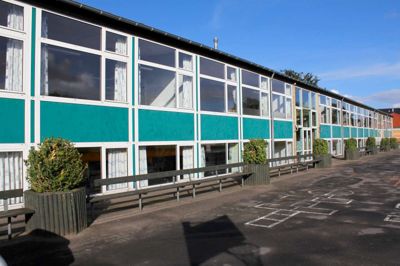 Præstelundskolen (billedet) og angrebet af skimmelsvamp sætter sig tungt på anlægsprogrammet, fordi der skal bygges en ny skole. Man starter med 50 millioner i 2019. Til gengæld får Brande en fantastisk skole og et nyt kulturcentrum i byen. ?Foto: Christian Sjurman