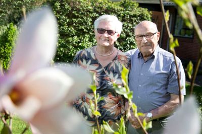 Solen skinnede over parrets smukke have i Bording. På fredag håber de også på smukt forårsvejr, når diamantbrylluppet fejres med familie og venner på Pårup Kro. ??foto: tom laursen